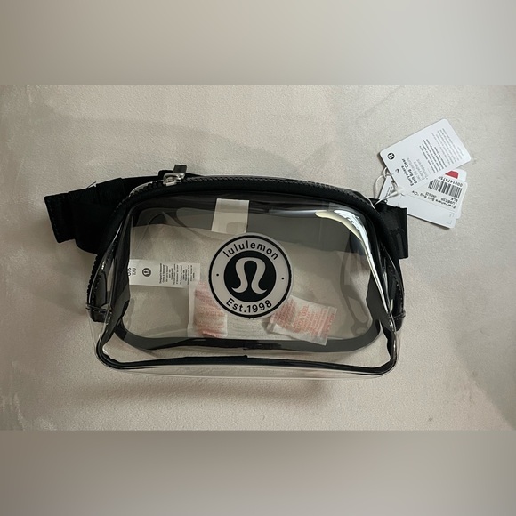 Lululemon NWT Everywhere Belt Bag 1L Clear Black perfect for concerts - Picture 5 of 9